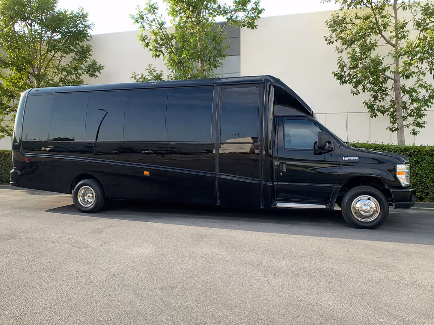 guest shuttles to sweet heart winery and wedding venues around fort collins